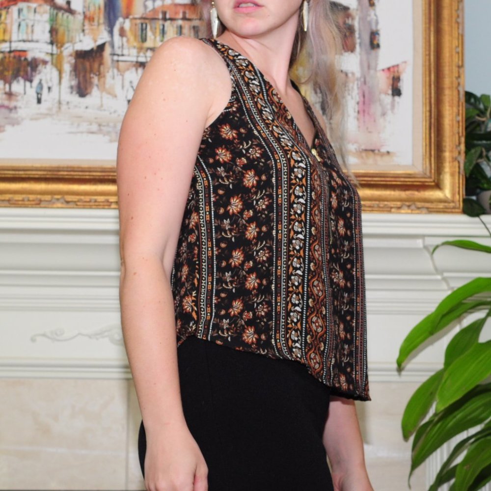 Zipper-front patterned top